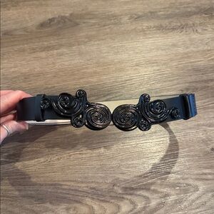 Chico’s Black Leather Adjustable Belt with Black Enamel Buckle, Sz M/L